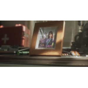 腾讯《三角洲》新美女干员：红色长发身材超棒！