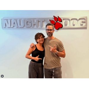 尼尔与《美末》蒂娜合影 引发加盟新作《星际》猜测
